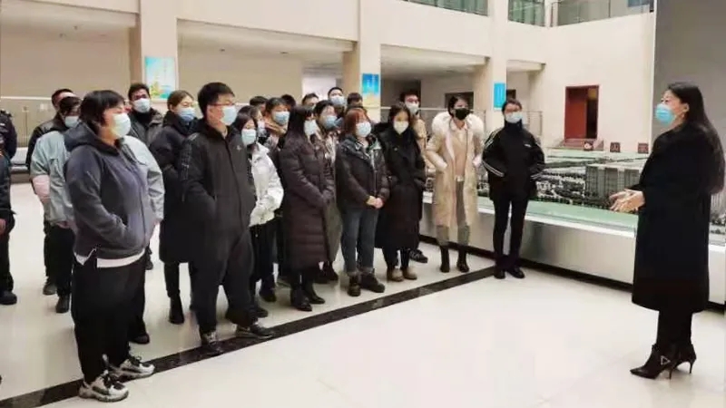 关爱职工，迎新春、送春联——齐河开发区工会为冠威园区职工送来祝福