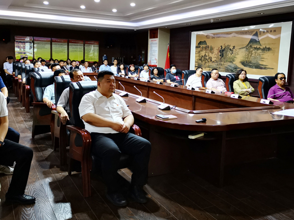 多宝电竞集团党委组织党员集中旁观建党百年庆祝大会