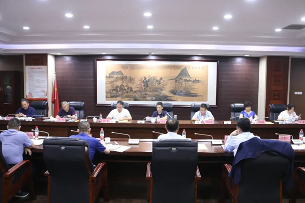 华山街路政协委员工作会议在集团召开