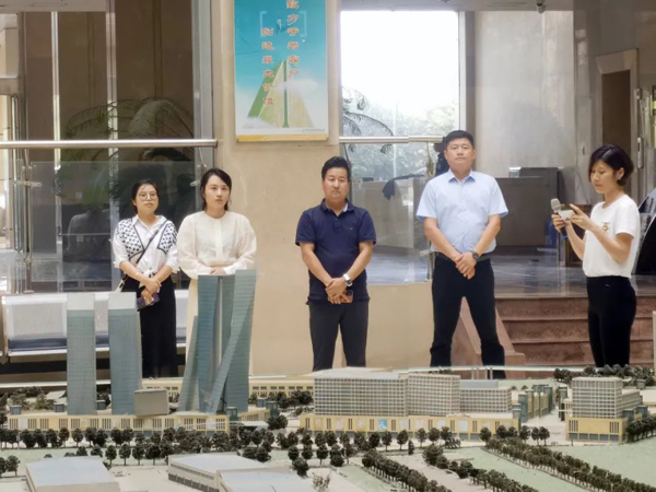 《物流时期周刊》杂志社到集团冠威园区参观互换