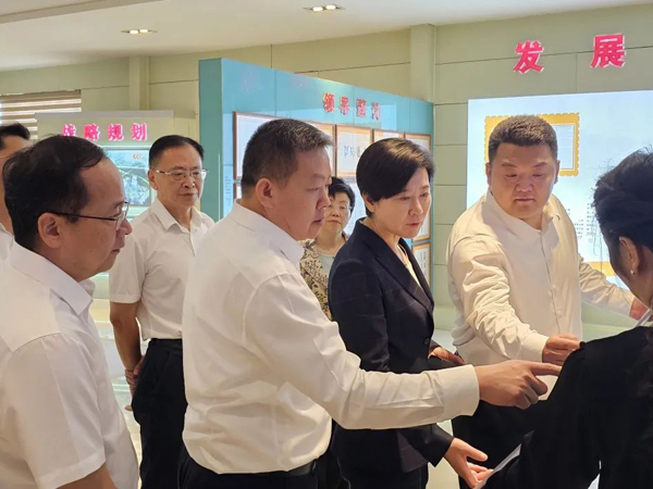 赤峰市副市长杨丽到集团调研赤峰商贸服务型国度物流枢纽建设推动情况